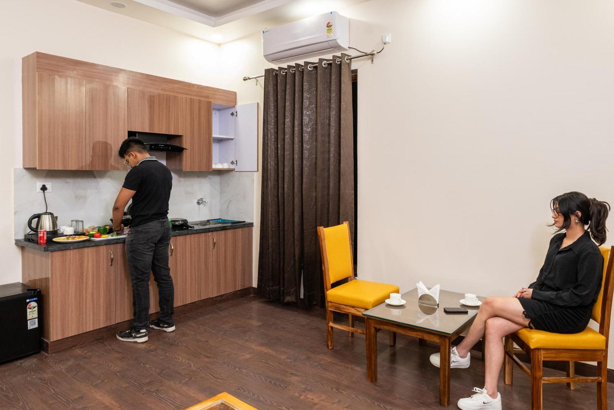 Lime Tree Hotel & One Bhk Serviced Apartment Noida - Sector 50 Metro Eksteriør billede
